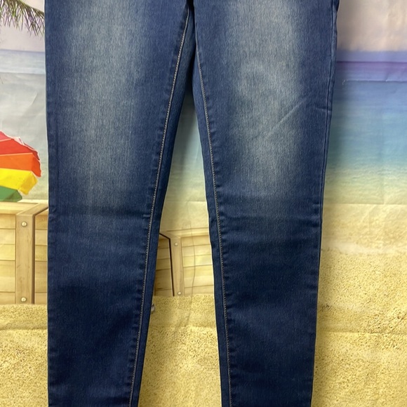 - Brand new Woman’s Seven7 Booty Shaper high rise leggings. Size 8. - Picture 4 of 16